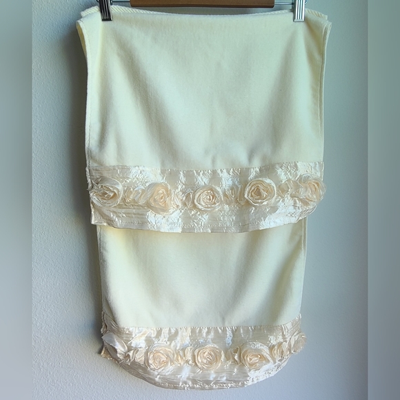 Chapel Hill Rosie by Croscill- Set of 2 Hand Towels - Picture 4 of 5